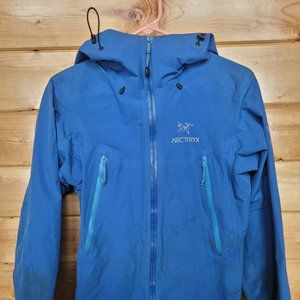 Arcteryx Beta LT Womens Medium Bright Blue Rain Jacket